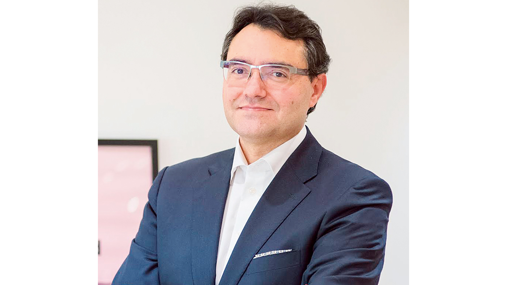 μικρή-χώρα-με-μεγάλες-επιχειρήσεις-563962753