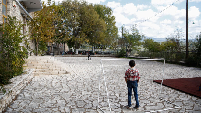 μία-χώρα-με-έρημα-χωριά-563975038