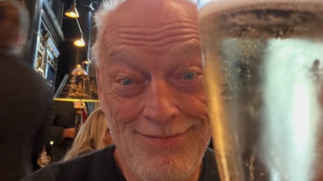 pink-floyd-ο-ντέιβιντ-γκίλμορ-γιόρτασε-την-κατ-563989039