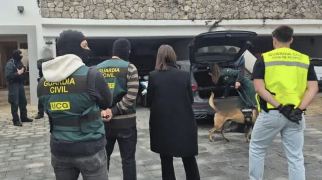 ο-ελληνας-εσκομπάρ-η-ολλανδική-οικογ-563981065