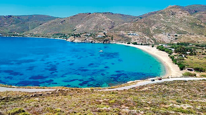 κόκκινο-στο-ξενοδοχείο-με-το-τελεφε-563956999