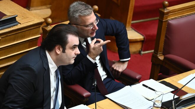 κορυφώνεται-η-μάχη-στη-βουλή-563977531