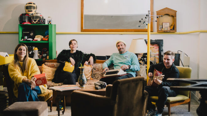 από-τα-σκουπίδια-στη-σκηνή-563997130