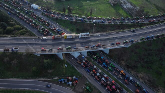 μπλόκα-και-κενό-εκπροσώπησης-563974348