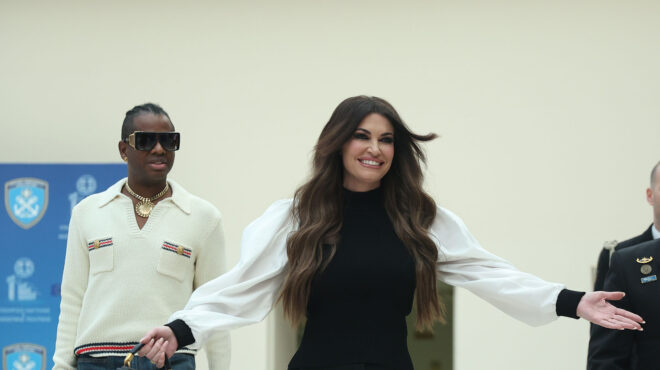 θεωρείο-fancy-fake-news-563978236