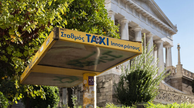 πεζοδρόμια-με-αστικά-ερείπια-563962243