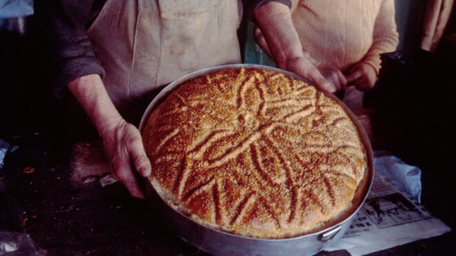 τα-παραδοσιακά-γιορτινά-γλυκά-των-ελλ-563963824