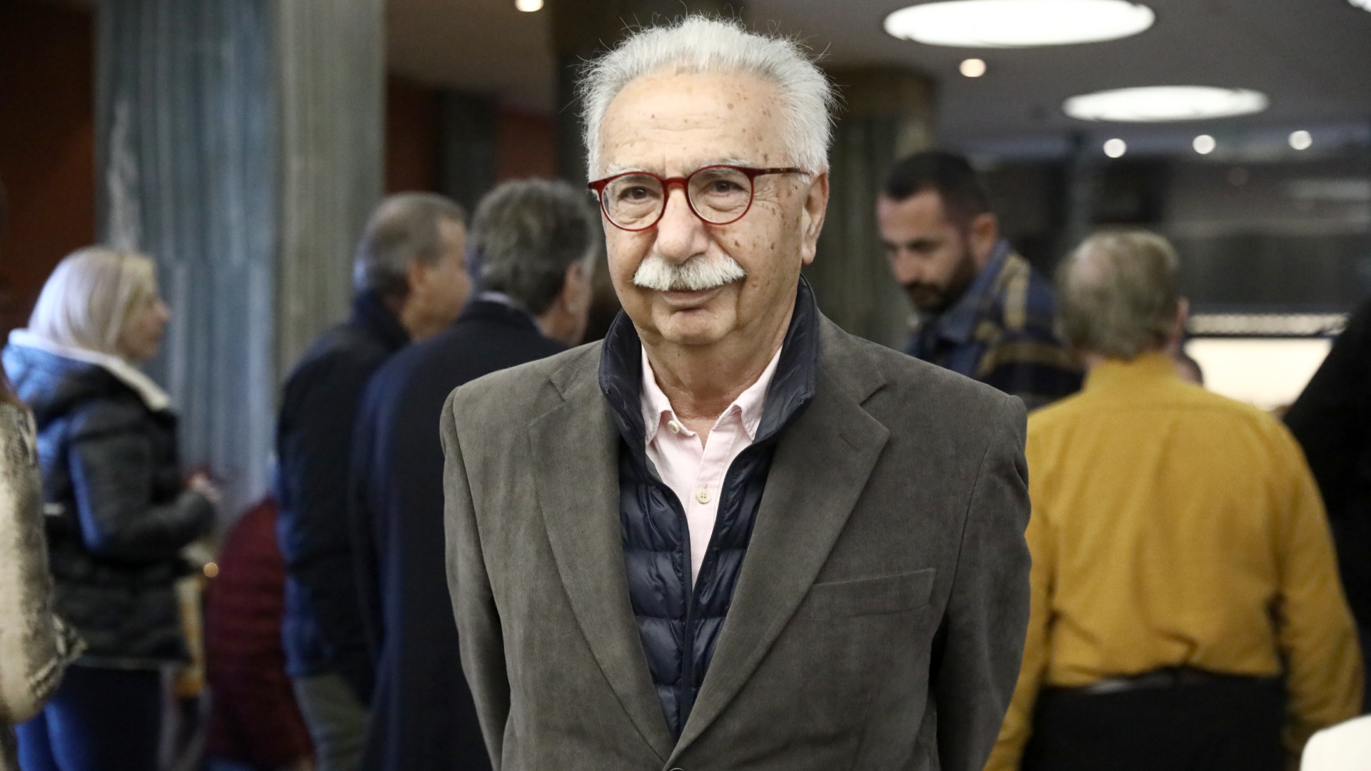 Στο φουαγέ του «Παλλάς» – Ποιοι έδωσαν το «παρών» στην παρουσίαση του βιβλίου Τσίπρα [εικόνες]-23