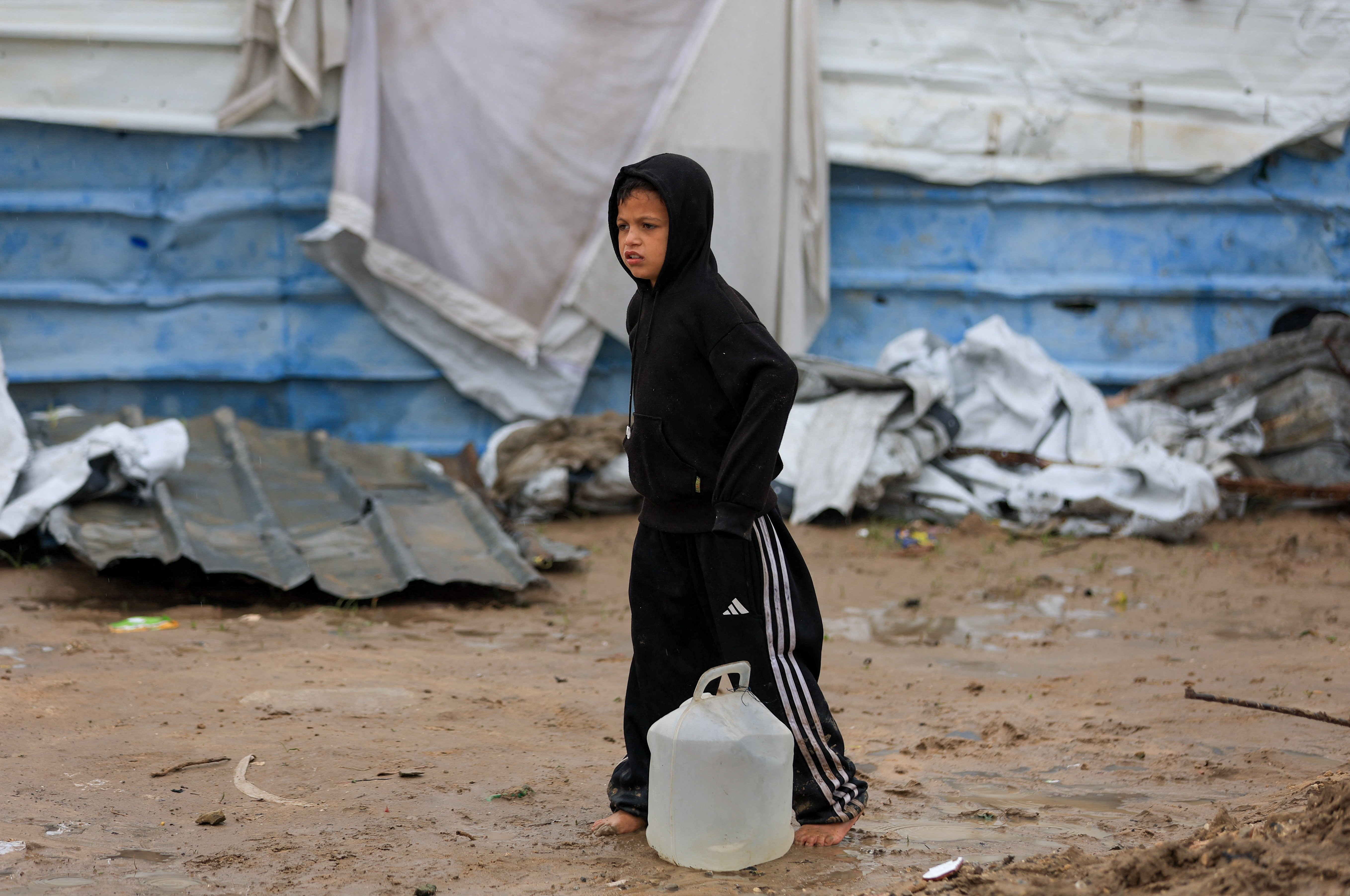 Η βροχή πλημμύρισε τις σκηνές στη Γάζα – Ενα μωρό πέθανε από την έκθεση στο κρύο, λένε γιατροί-2