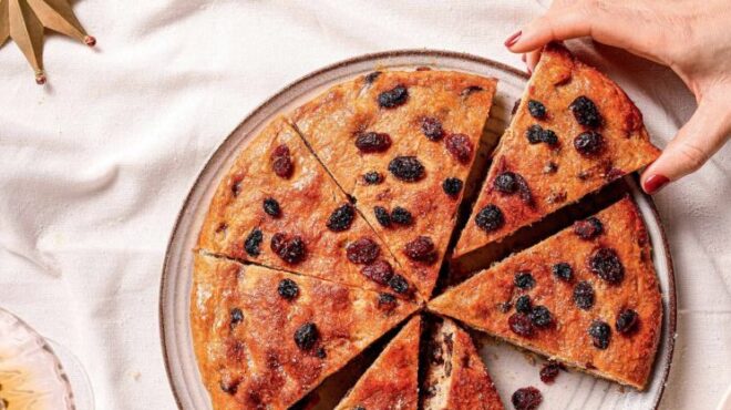 γλυκιά-φοκάτσια-με-ξηρούς-καρπούς-και-563965474