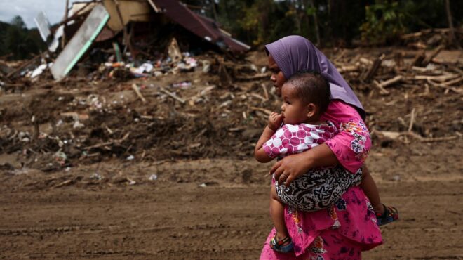 πλημμύρες-στην-ινδονησία-κοντά-στους-1-563963305