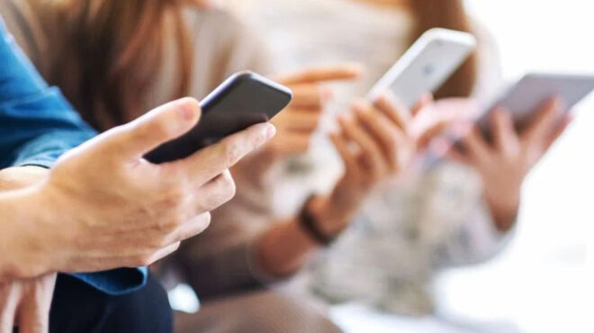 ελληνες-πολιτικοί-και-social-media-οι-κορδέλες-563980516