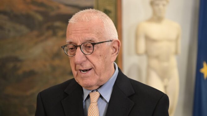 συριζα-κατά-κακλαμάνη-να-μην-παριστάν-563997448