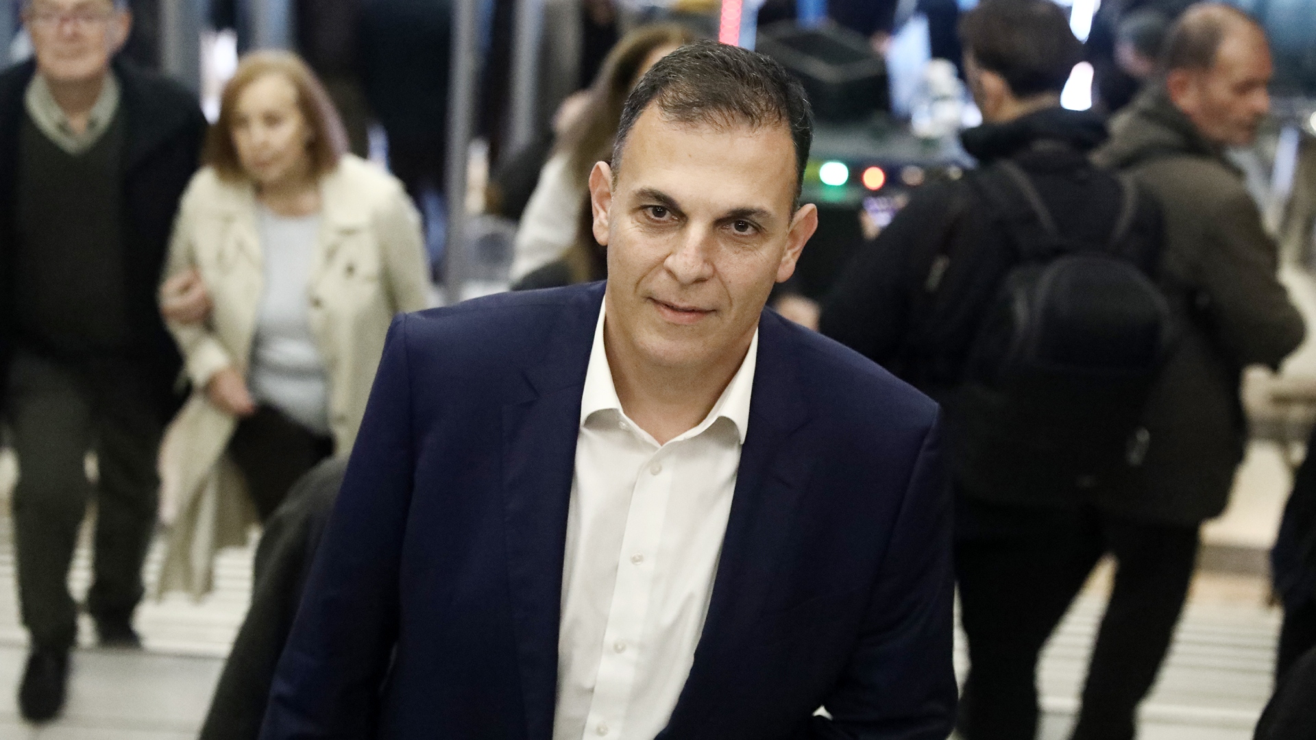 Στο φουαγέ του «Παλλάς» – Ποιοι έδωσαν το «παρών» στην παρουσίαση του βιβλίου Τσίπρα [εικόνες]-18