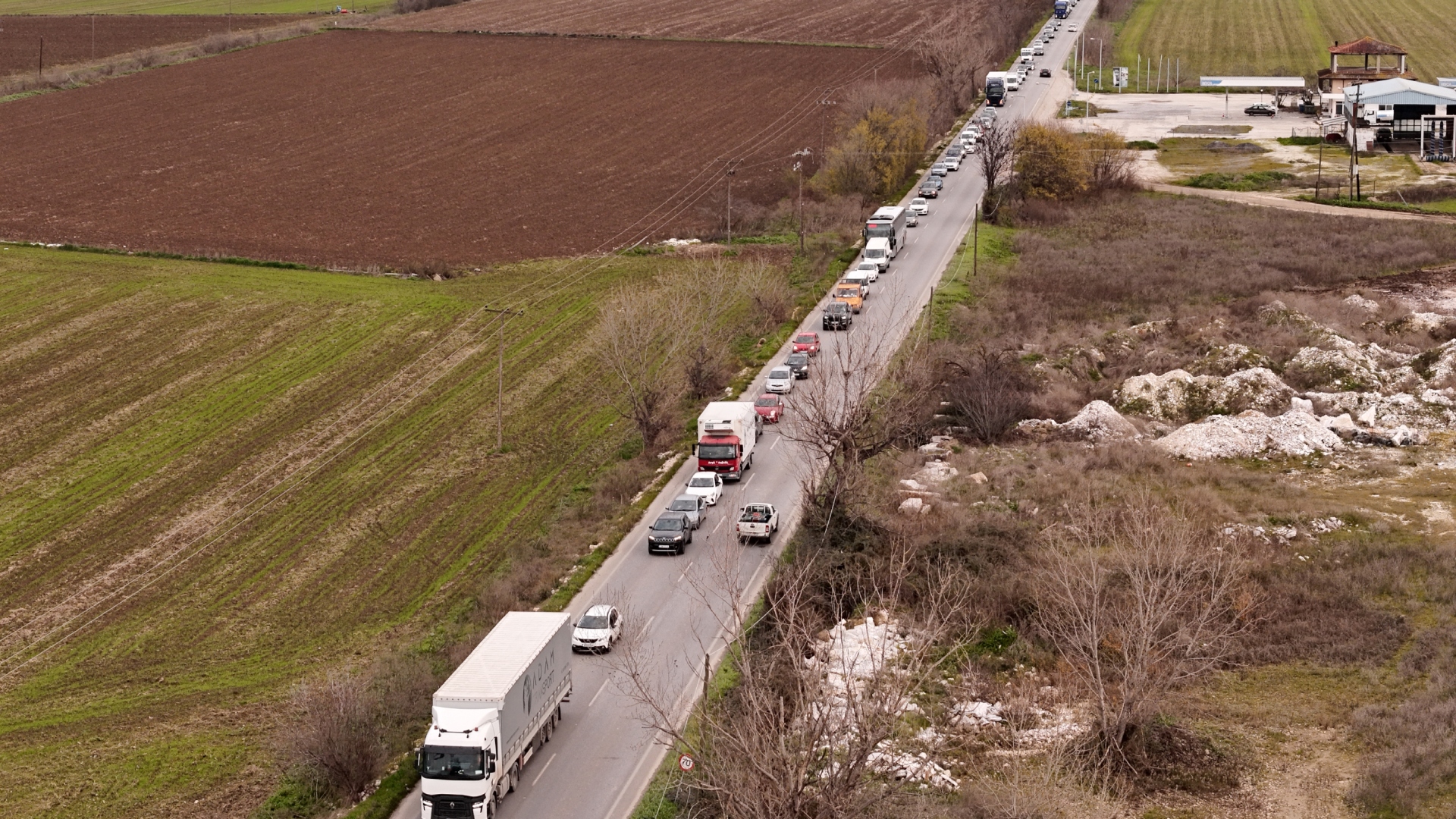 Αγροτικές κινητοποιήσεις: Εξοδος από παρακαμπτηρίους και ουρές χιλιομέτρων-2