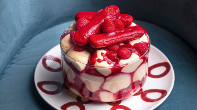 κόκκινο-χριστουγεννιάτικο-τιραμισο-563970070