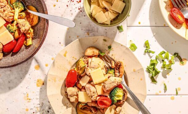 κοτόπουλο-stir-fry-με-μανιτάρια-μπρόκολο-και-563952400