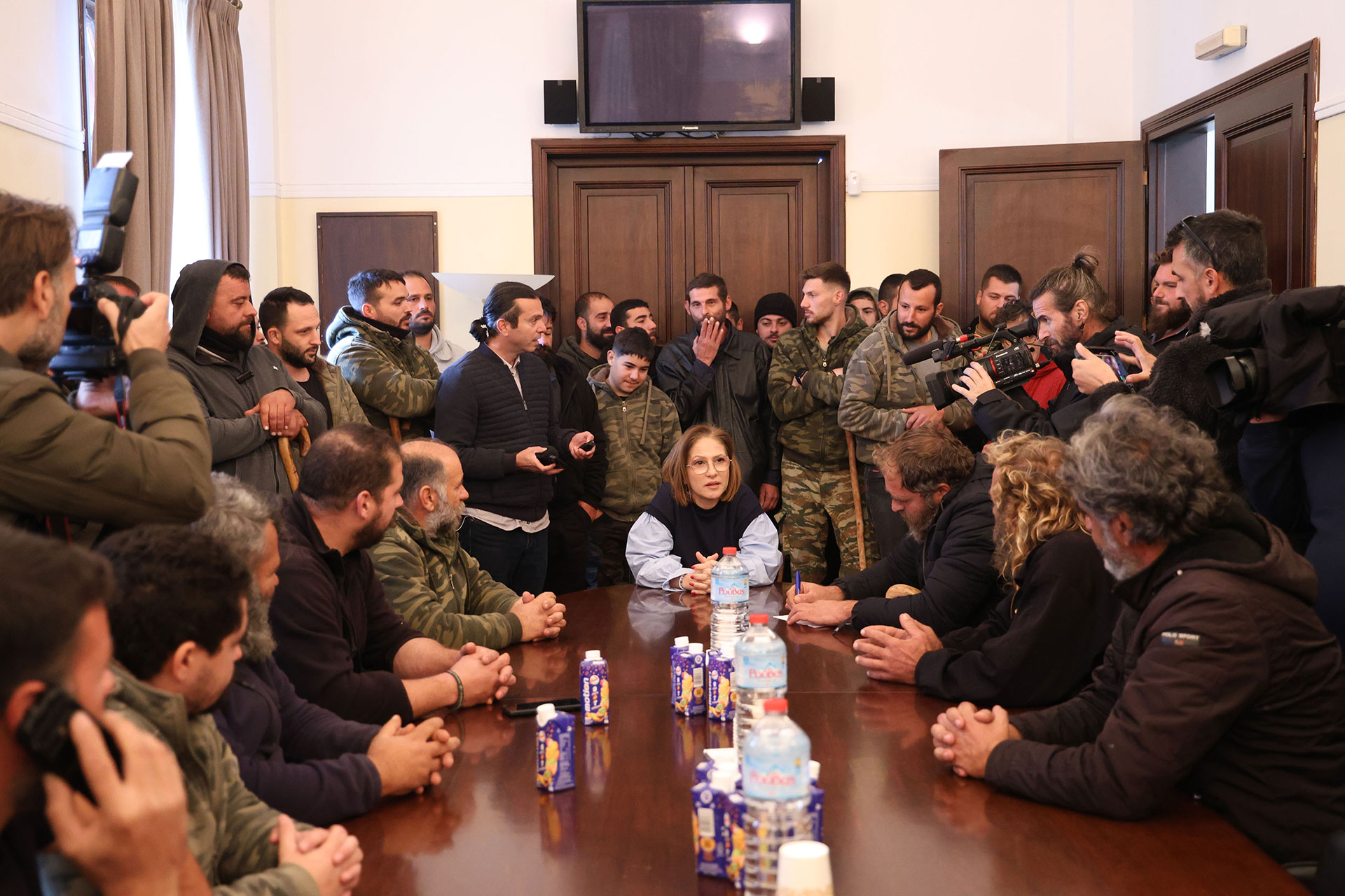 Αγρότες: Ενισχύονται τα μπλόκα – Προς επ’ αόριστον αποκλεισμό τελωνείων-2