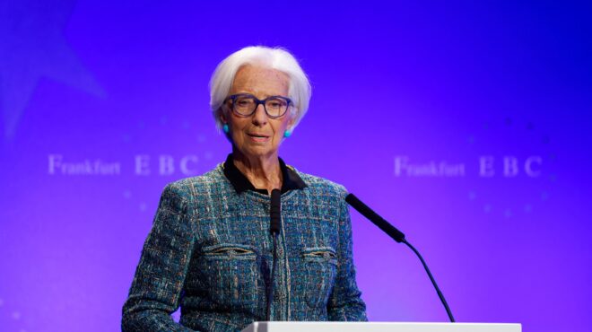 λαγκάρντ-πιο-κοντά-στο-διεθνές-δίκαι-563968087