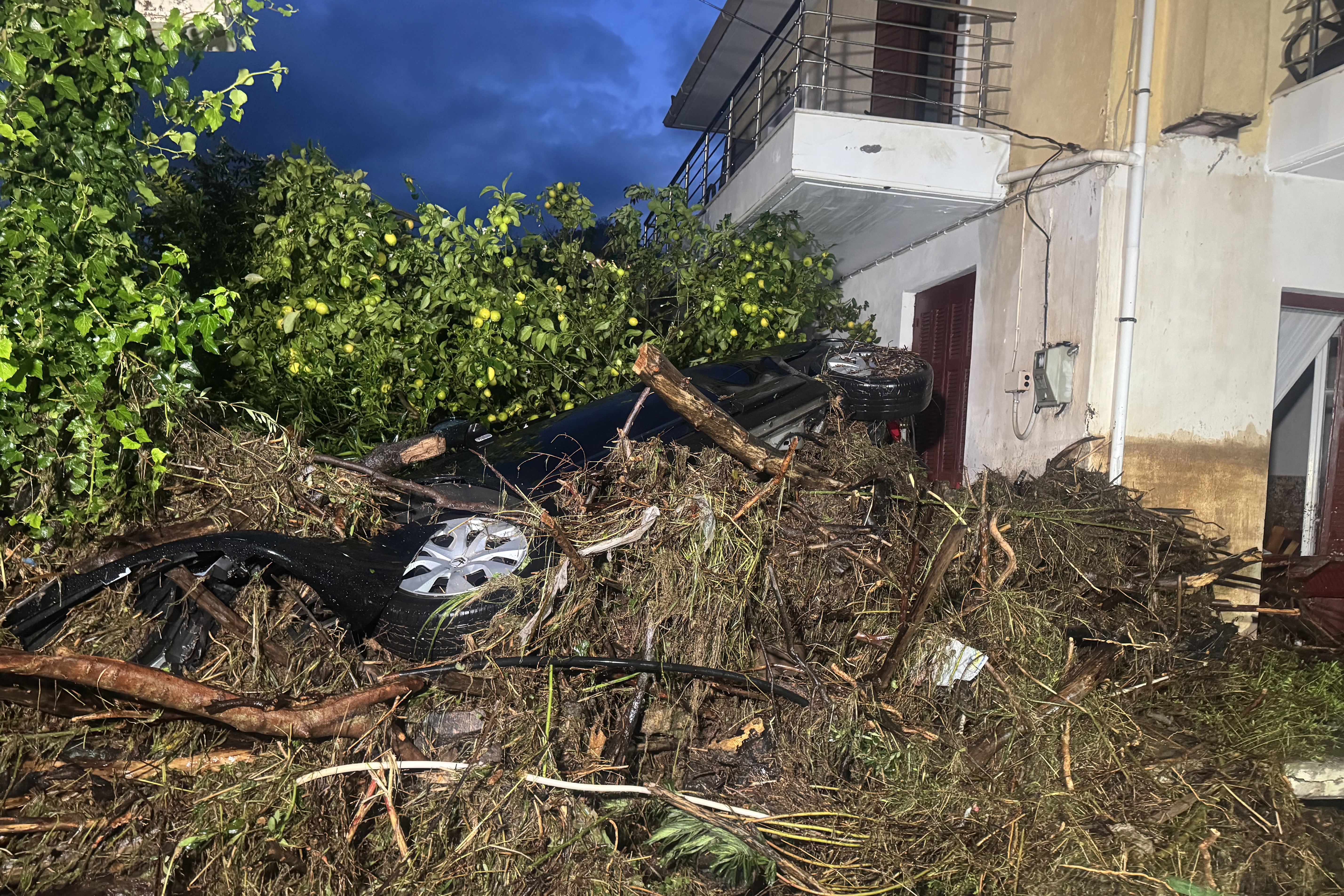 Εικόνες από το πέρασμα της κακοκαιρίας Byron-11