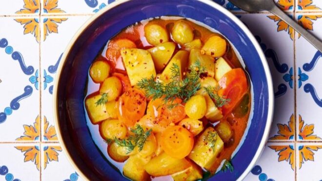 στιφάδο-λευκό-με-κυδώνια-και-σελινόρι-563954320