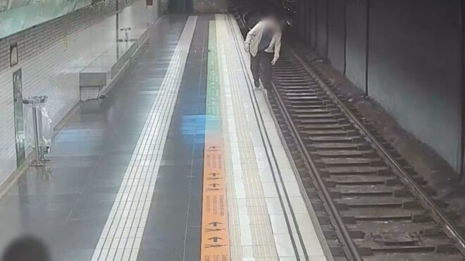 βαρκελώνη-αστυνομικός-έσωσε-άνδρα-πο-563979067