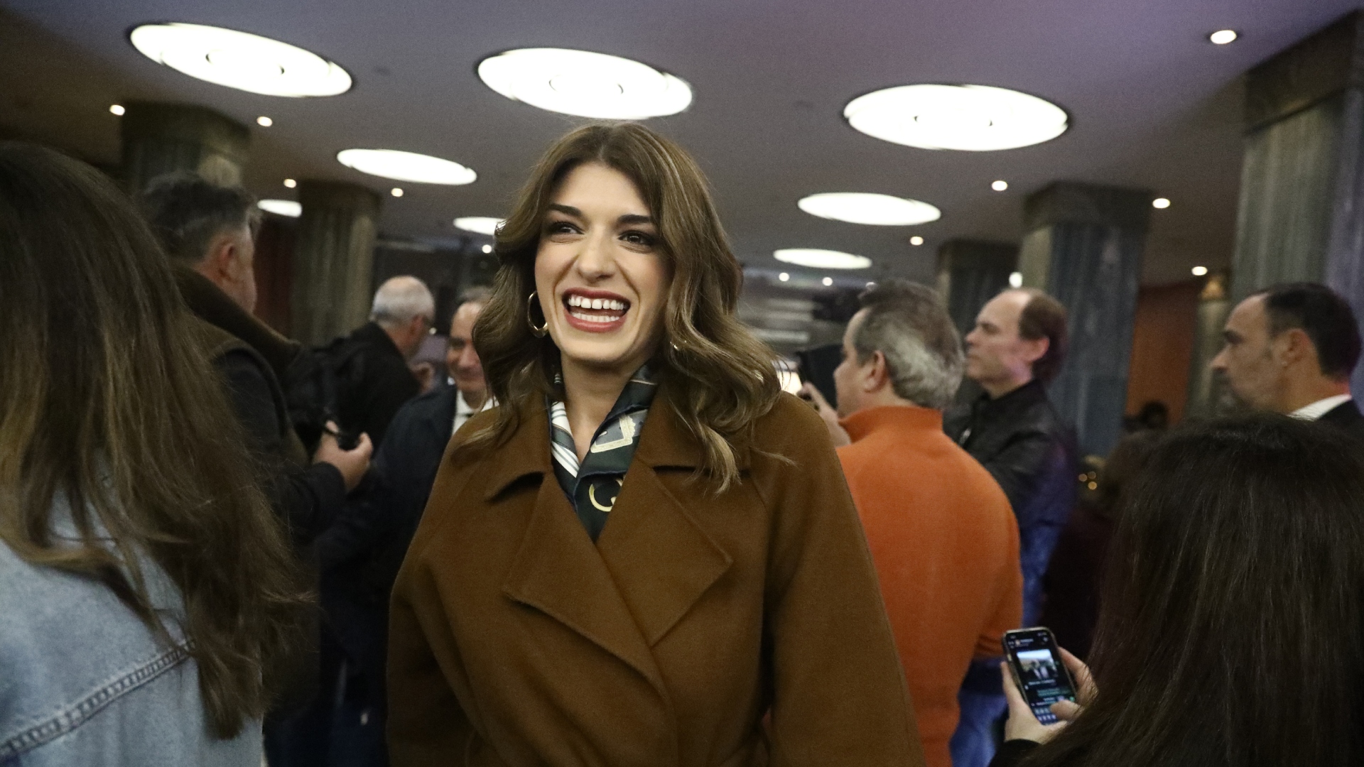 Στο φουαγέ του «Παλλάς» – Ποιοι έδωσαν το «παρών» στην παρουσίαση του βιβλίου Τσίπρα [εικόνες]-12