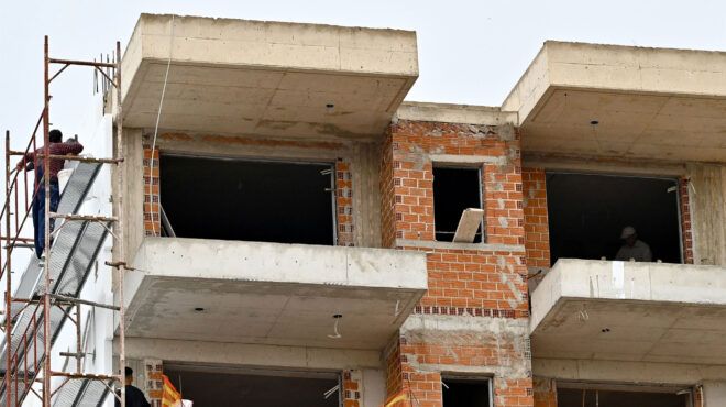 αδειες-ανέγερσης-για-μόλις-7-053-κατοικίε-563969647