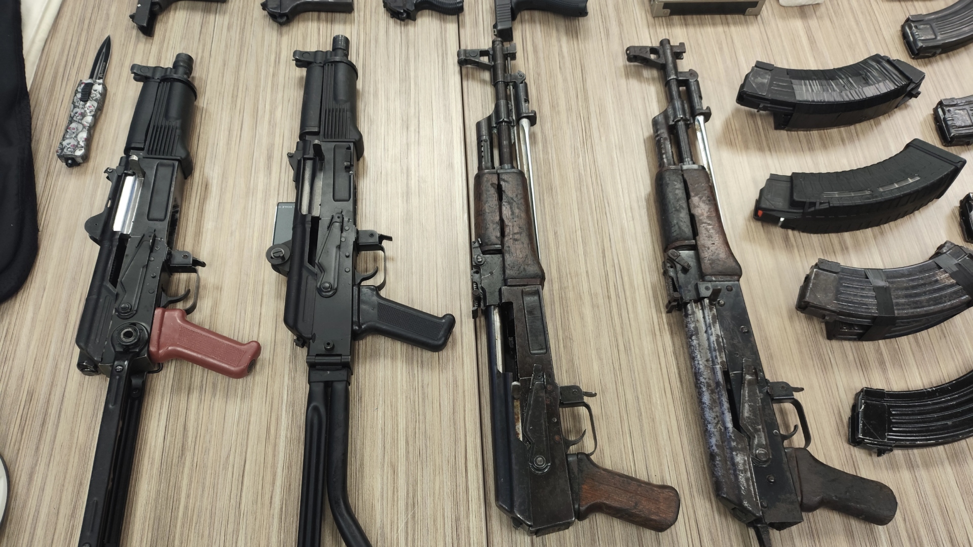 Το οπλοστάσιο των έξι που εμπλέκονται στην απόπειρα δολοφονίας Λάλα-1