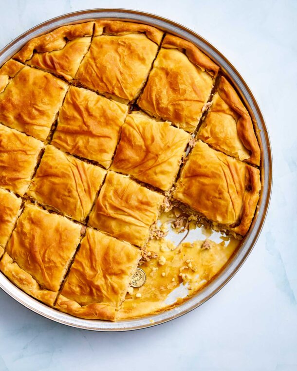 βασιλόπιτα-κρεατόπιτα-με-αρνί-και-τρα-563996449