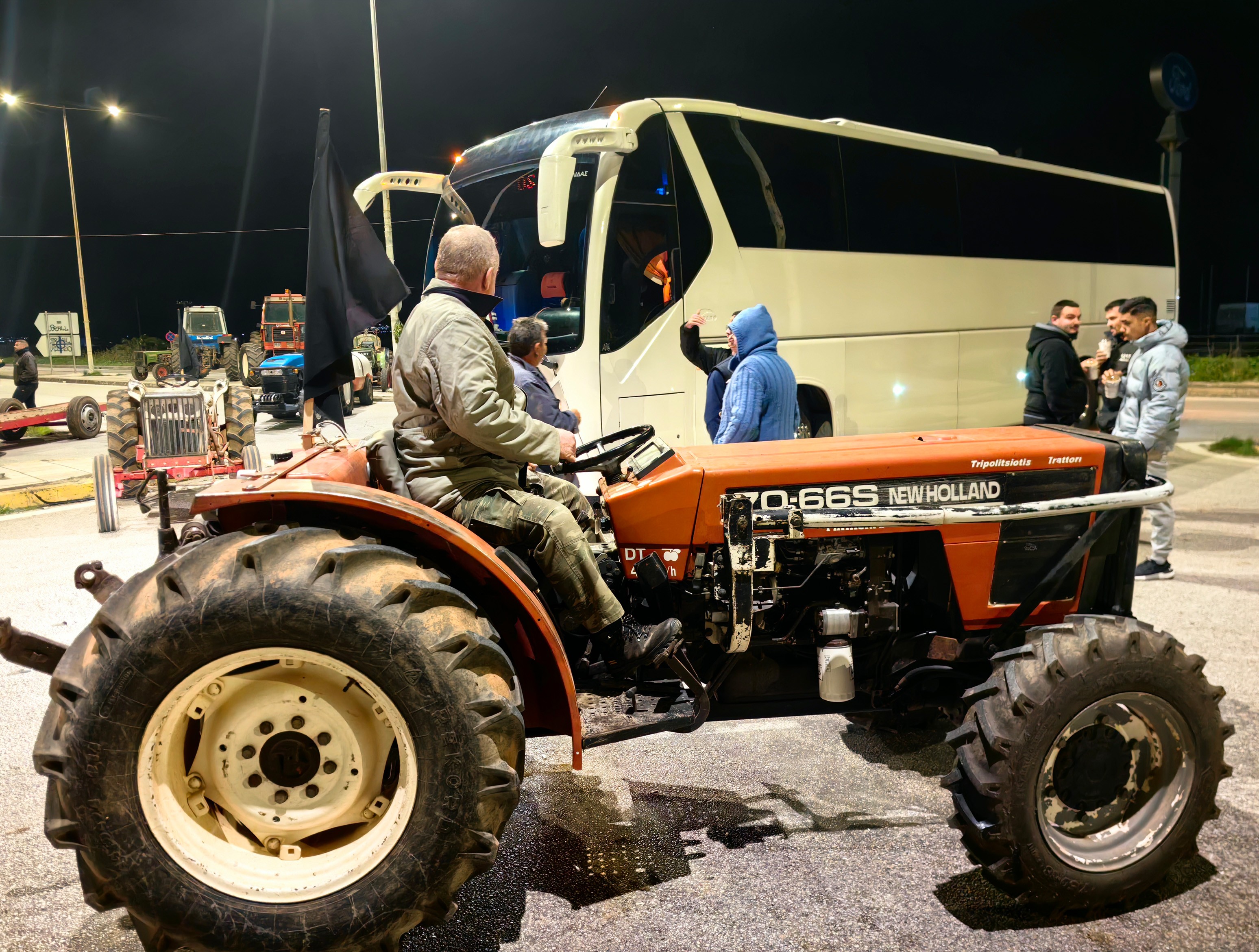 Στα μπλόκα παραμένουν οι αγρότες – Ο «χάρτης» των κινητοποιήσεων τα Χριστούγεννα-3