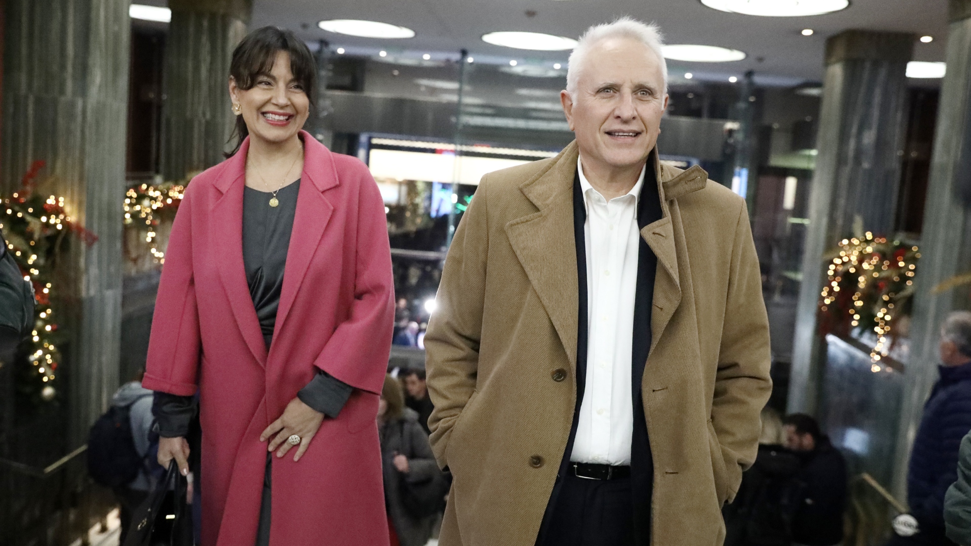 Στο φουαγέ του «Παλλάς» – Ποιοι έδωσαν το «παρών» στην παρουσίαση του βιβλίου Τσίπρα [εικόνες]-10