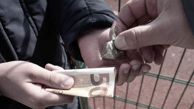 ανήλικοι-ναρκέμποροι-οι-οδηγίες-εν-ώρ-563988610