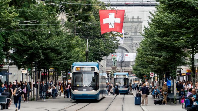 ελβετός-δισεκατομμυριούχος-ζητά-υψη-563950516