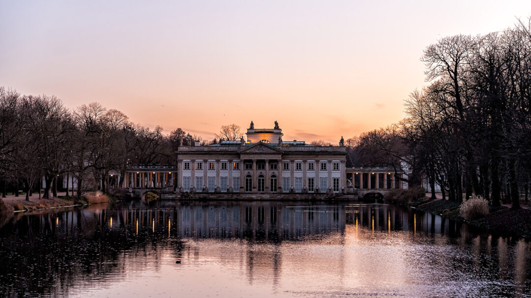 βαρσοβία-μια-πόλη-σε-διαρκή-κίνηση-564001609