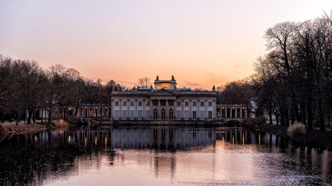 βαρσοβία-μια-πόλη-σε-διαρκή-κίνηση-564001609