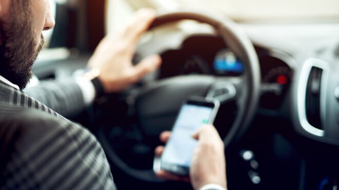 το-93-όσων-κινούνται-στους-δρόμους-φοβά-563984875