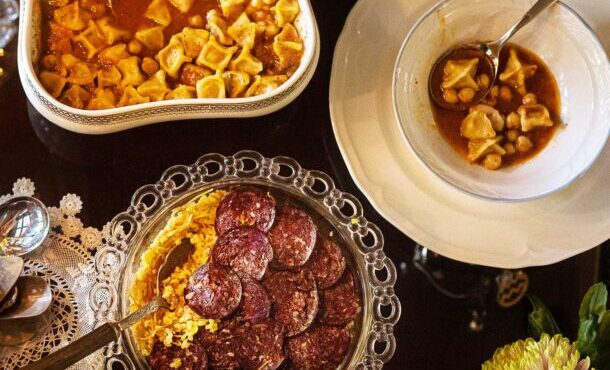 σούπα-μαντί-με-ρεβύθια-και-σάλτσα-ντομ-563958730