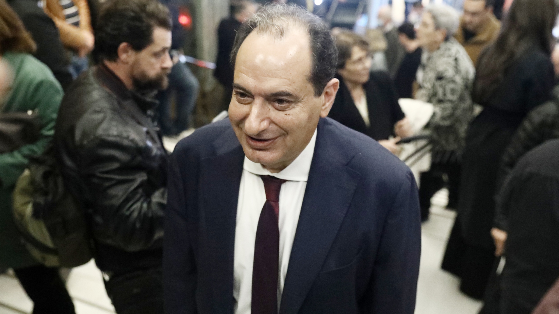 Στο φουαγέ του «Παλλάς» – Ποιοι έδωσαν το «παρών» στην παρουσίαση του βιβλίου Τσίπρα [εικόνες]-7