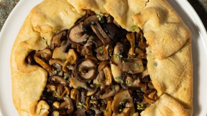 εύκολη-τάρτα-με-μανιτάρια-και-αιγοπρό-563988736