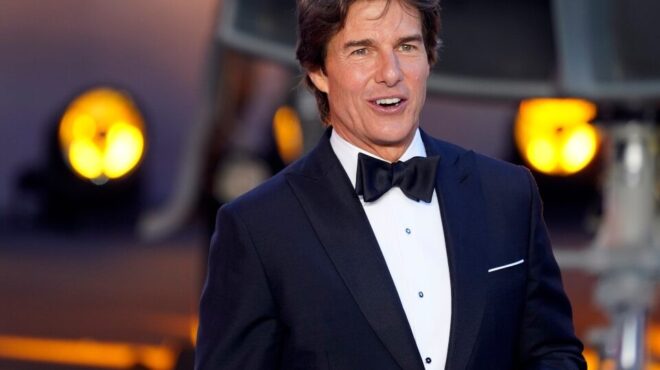 ο-τομ-κρουζ-χορεύει-με-ένα-φτυάρι-στη-νέ-563984623