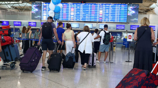 Χρονιά-ρεκόρ με πάνω από 81 εκατ. επιβάτες στα αεροδρόμια