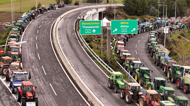 ρεβεγιόν-στα-μπλόκα-έκαναν-οι-αγρότες-563994343