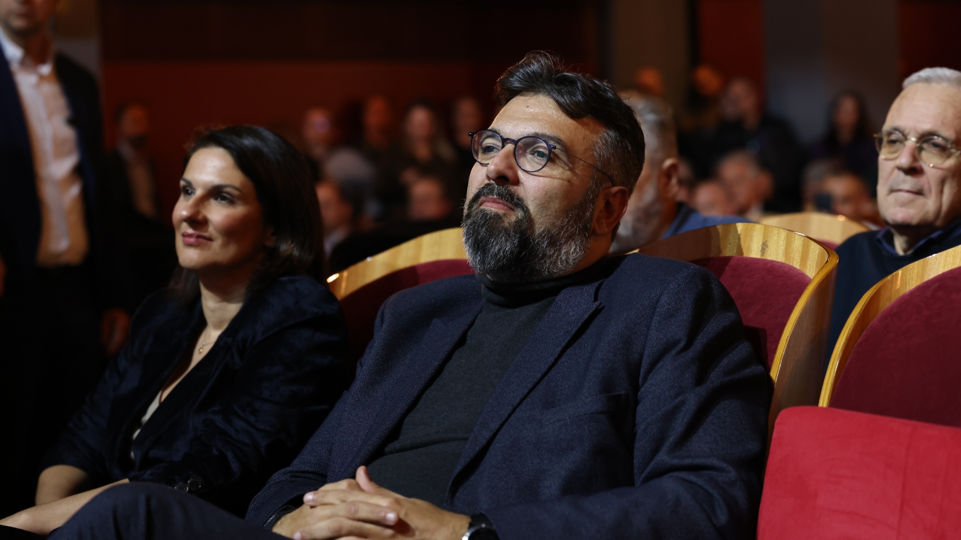 Στο φουαγέ του «Παλλάς» – Ποιοι έδωσαν το «παρών» στην παρουσίαση του βιβλίου Τσίπρα [εικόνες]-32