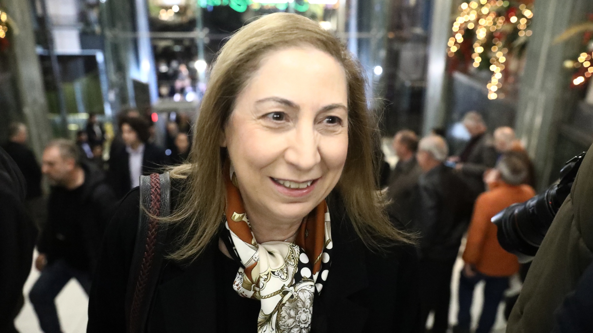 Στο φουαγέ του «Παλλάς» – Ποιοι έδωσαν το «παρών» στην παρουσίαση του βιβλίου Τσίπρα [εικόνες]-31