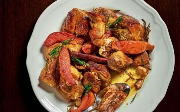 χοιρινός-λαιμός-στη-λαδόκολλα-με-κυδώ-563988391