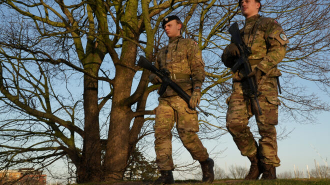 ολλανδία-και-φινλανδία-στέλνουν-στρα-564023095