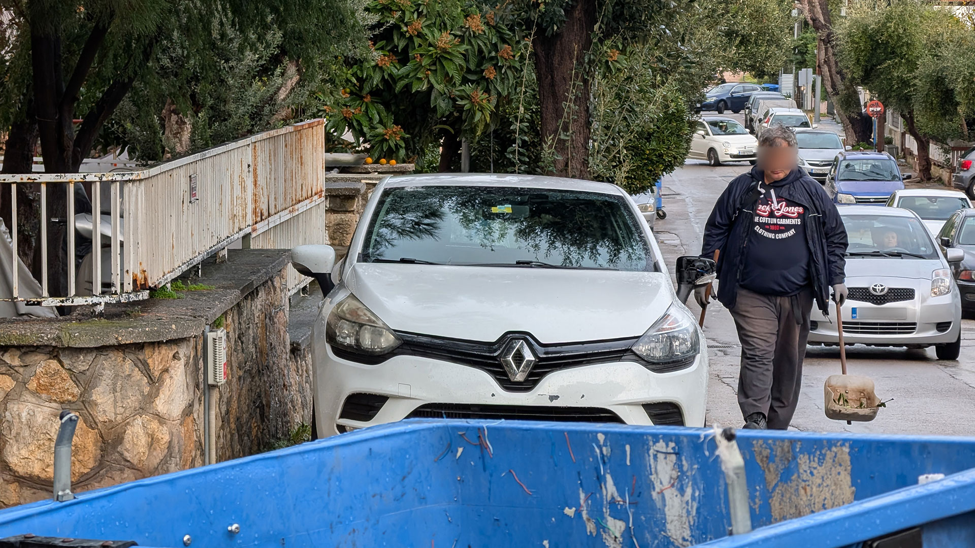 Πεζοί χωρίς πεζοδρόμια: Εξόριστοι στην κεντρική λεωφόρο -6