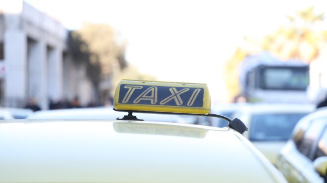 πανελλαδική-η-48ωρη-απεργία-των-ταξί-σήμ-564018745