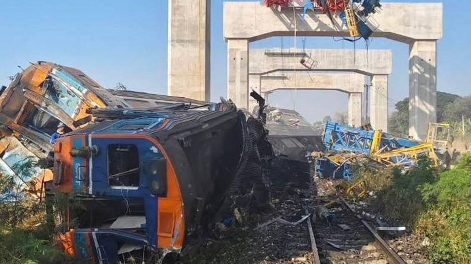 Ταϊλάνδη: Γερανός κατέρρευσε πάνω σε τρένο – Τουλάχιστον 29 νεκροί-2